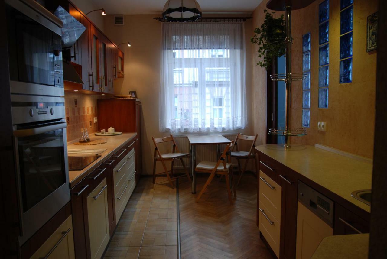 Excellent With Balcony Apartment *